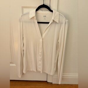 Gap size Medium White super soft white long sleeve with buttons and collar